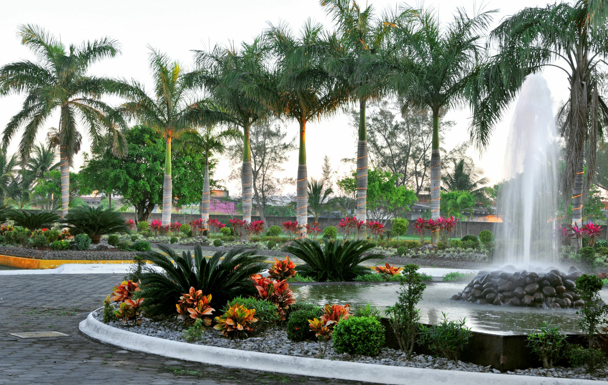 Hotel Terranova Coatzacoalcos Dış mekan fotoğraf Fountains at the entrance of the airport